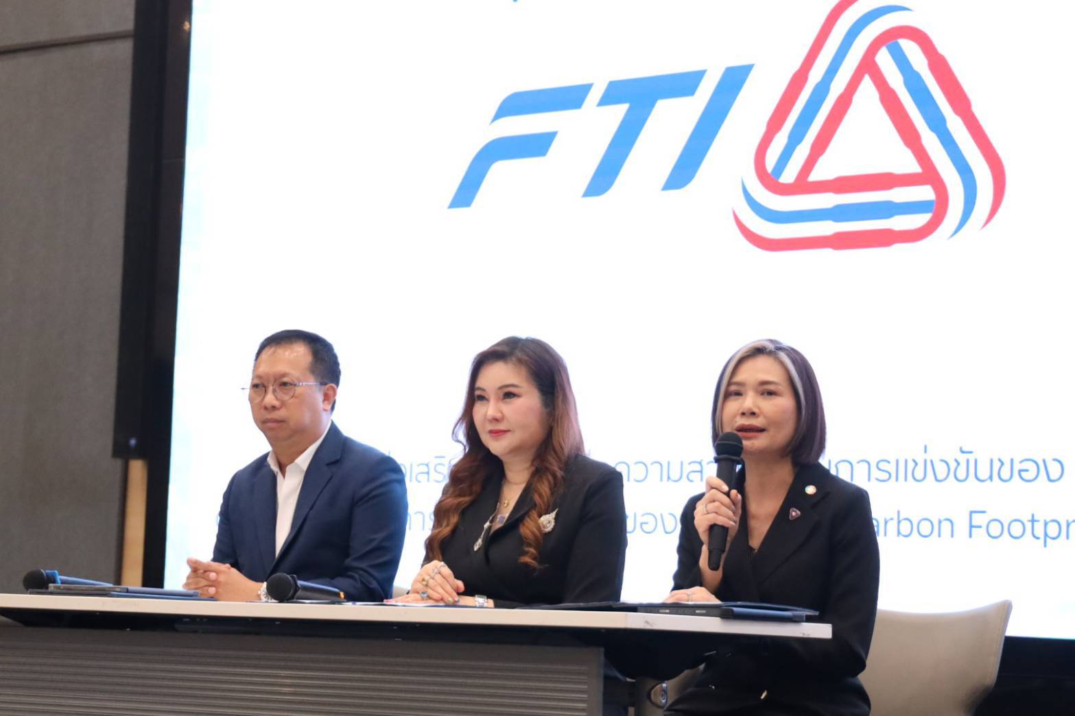 อบก. สสว. และ ส.อ.ท. จัดงานผลักดัน SME ไทยสู่ธุรกิจคาร์บอนต่ำ ผ่านโครงการ Carbon Footprint of Product (CFP) พร้อม 15 ผู้ประกอบการร่วมประกาศเจตนารมณ์ลดก๊าซเรือนกระจก